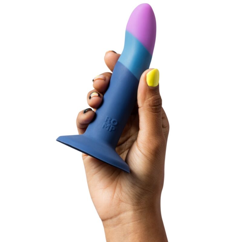 ROMP - PICCOLO GODEMICHET EN SILICONE AVEC VENTOUSE TRICOLORE 14 CM